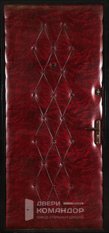 Красная входная дверь в квартиру №13 - внутренняя сторона