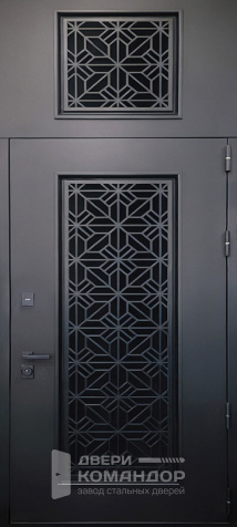 Чёрная железная дверь с кованной решёткой №47 - наружная сторона